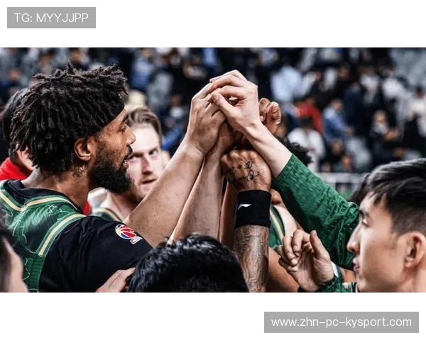 主帅在更衣室怒砸战术板，画面曝光引热议