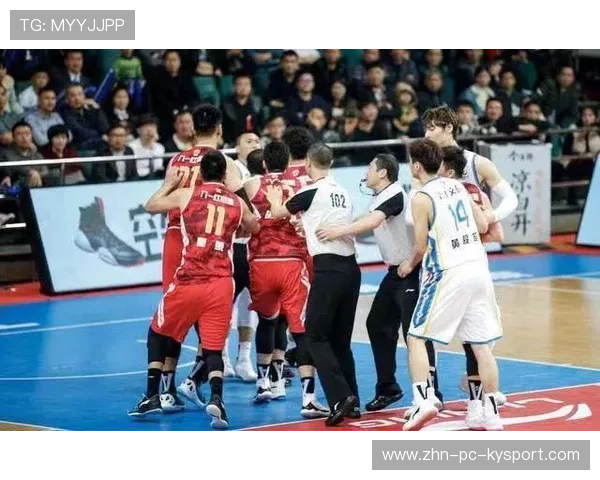 CBA北京队攻守转换见成效,球迷信心回升 CBA北京队攻守转换见成效,球迷信心回升