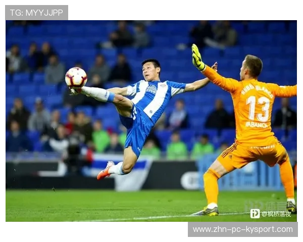 球星夜间小组传切练习:一脚出球到位率成评价指标 球星夜间小组传切练习:一脚出球到位率成评价指标